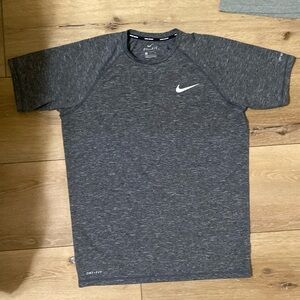 Nike Grey Dri-FIT UPF 40+ Hydroguard Swim Tee Size Small